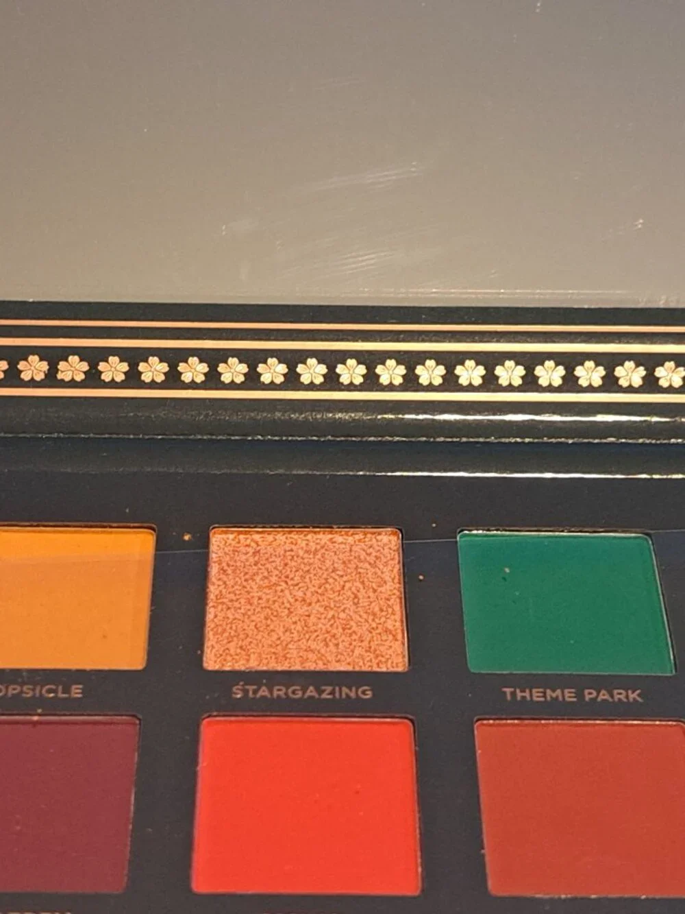 ACE BEAUTE Nostalgia Eyeshadow Palette